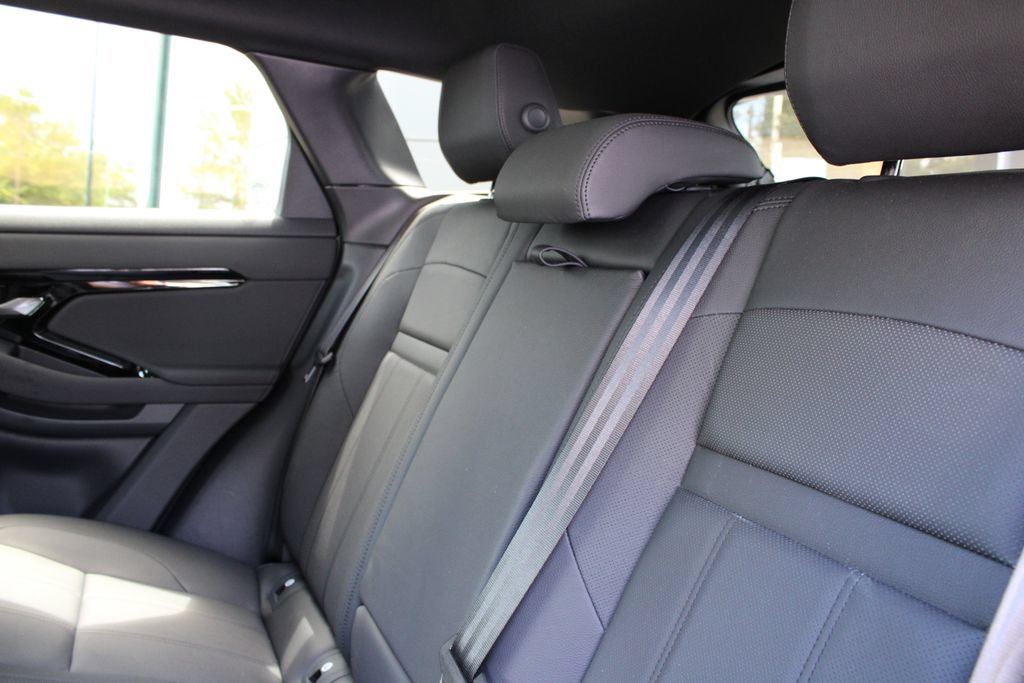 Used 2026 Land Rover Range Rover Evoque Dynamic SE AWD/4WD image 9