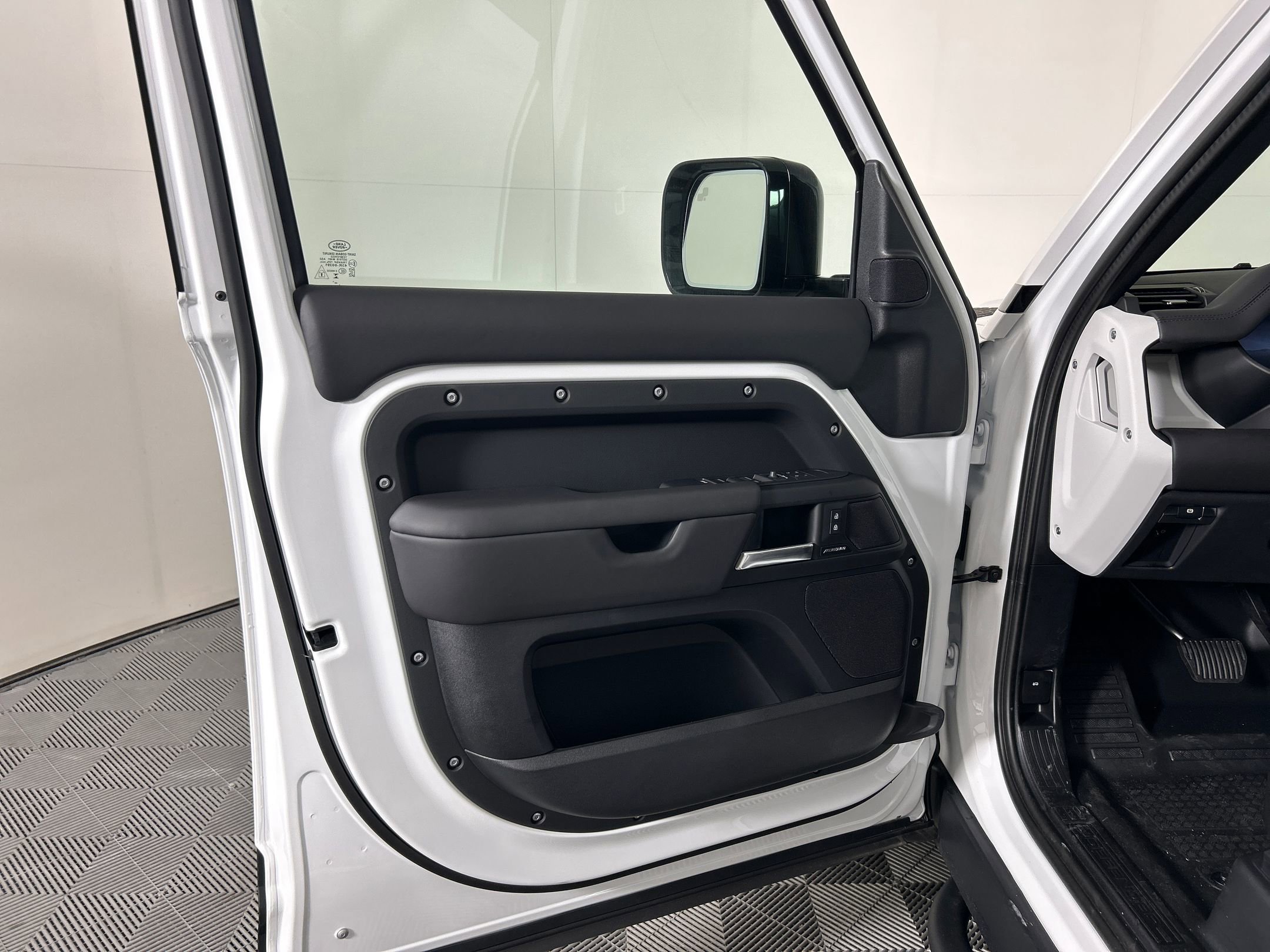 New 2025 Land Rover Defender 130 S image 23