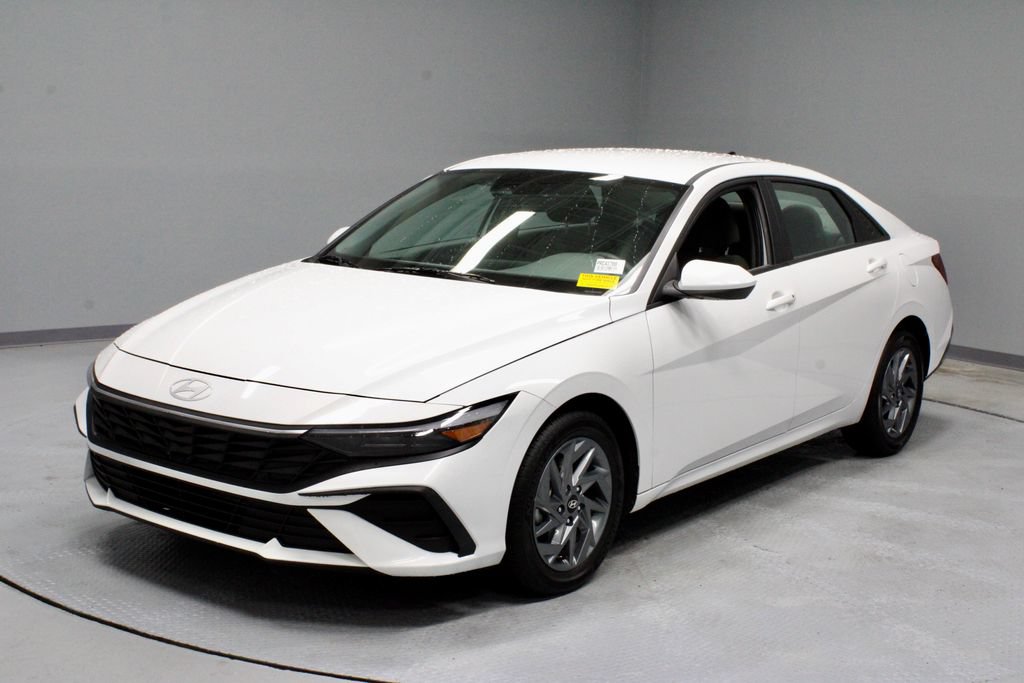 Used 2024 Hyundai Elantra SEL FWD image 7