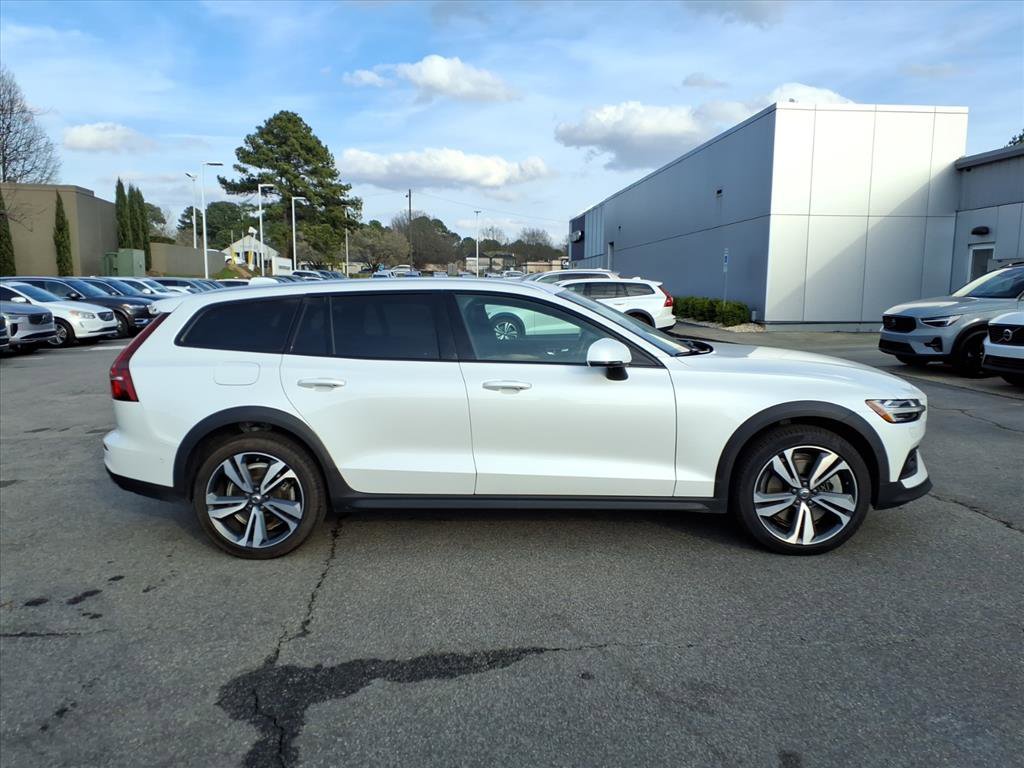 Certified 2023 Volvo V60 B5 Cross Country Plus w/ Climate Package image 2