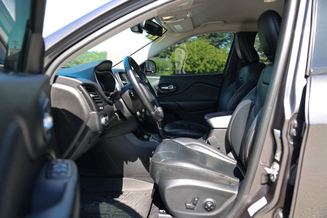 Used 2017 Jeep Cherokee High Altitude AWD/4WD image 16