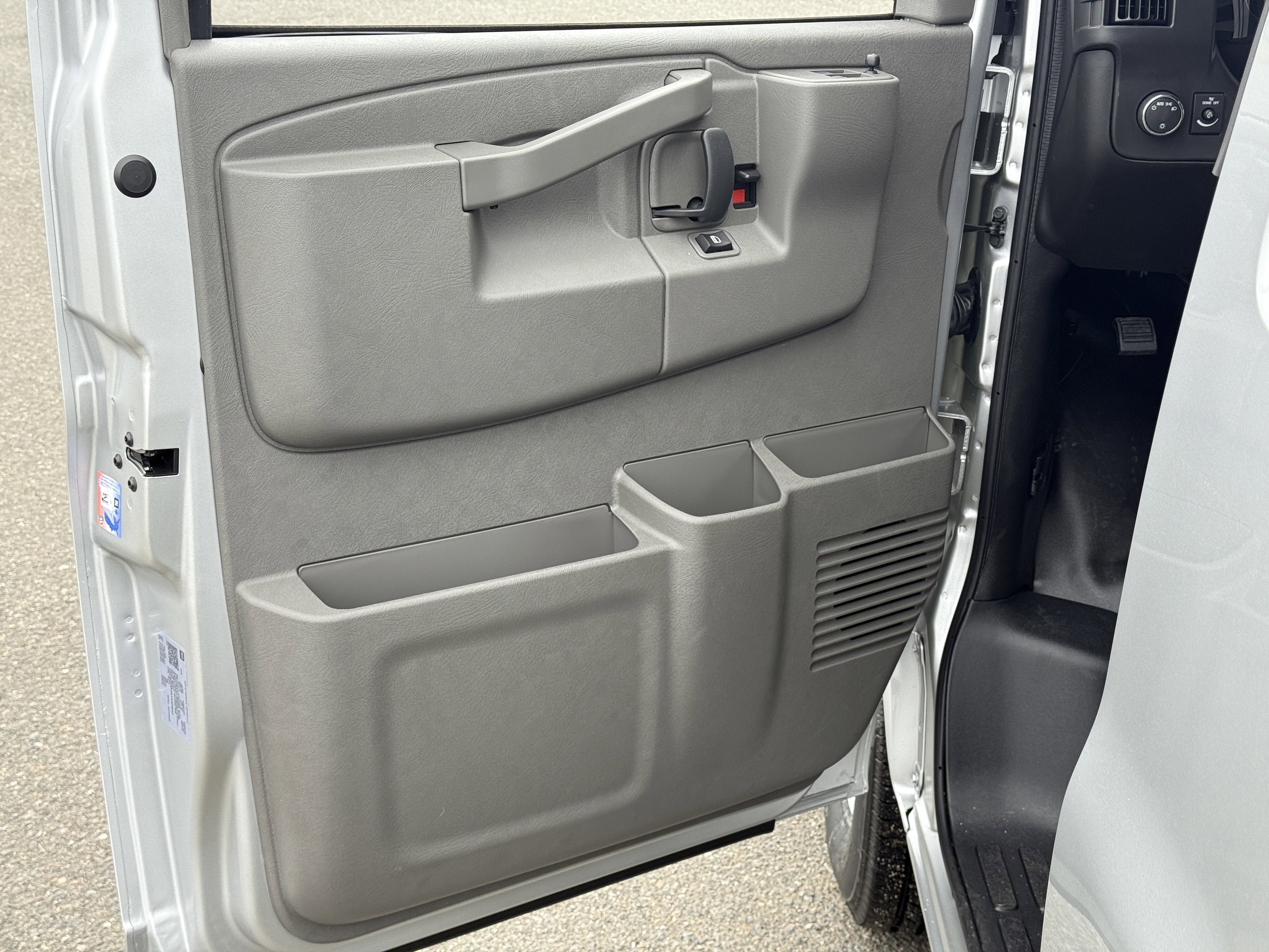 New 2026 Chevrolet Express 2500 RWD image 9