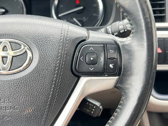 Used 2015 Toyota Highlander XLE AWD/4WD image 25