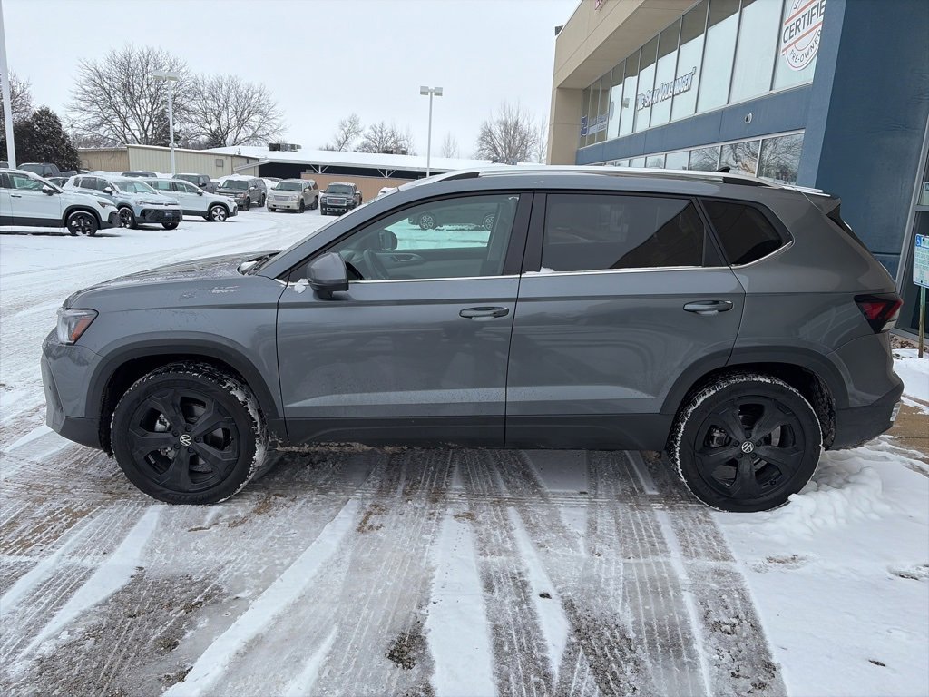 Used 2025 Volkswagen Taos SEL w/ Black Wheel Plus Package image 5