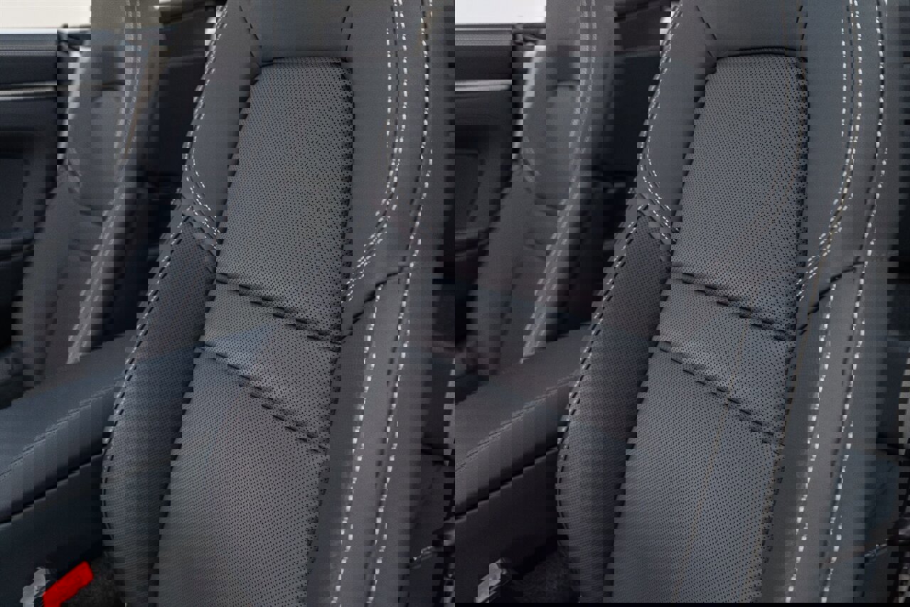 Used 2025 Porsche 911 Carrera w/ Premium Package image 27