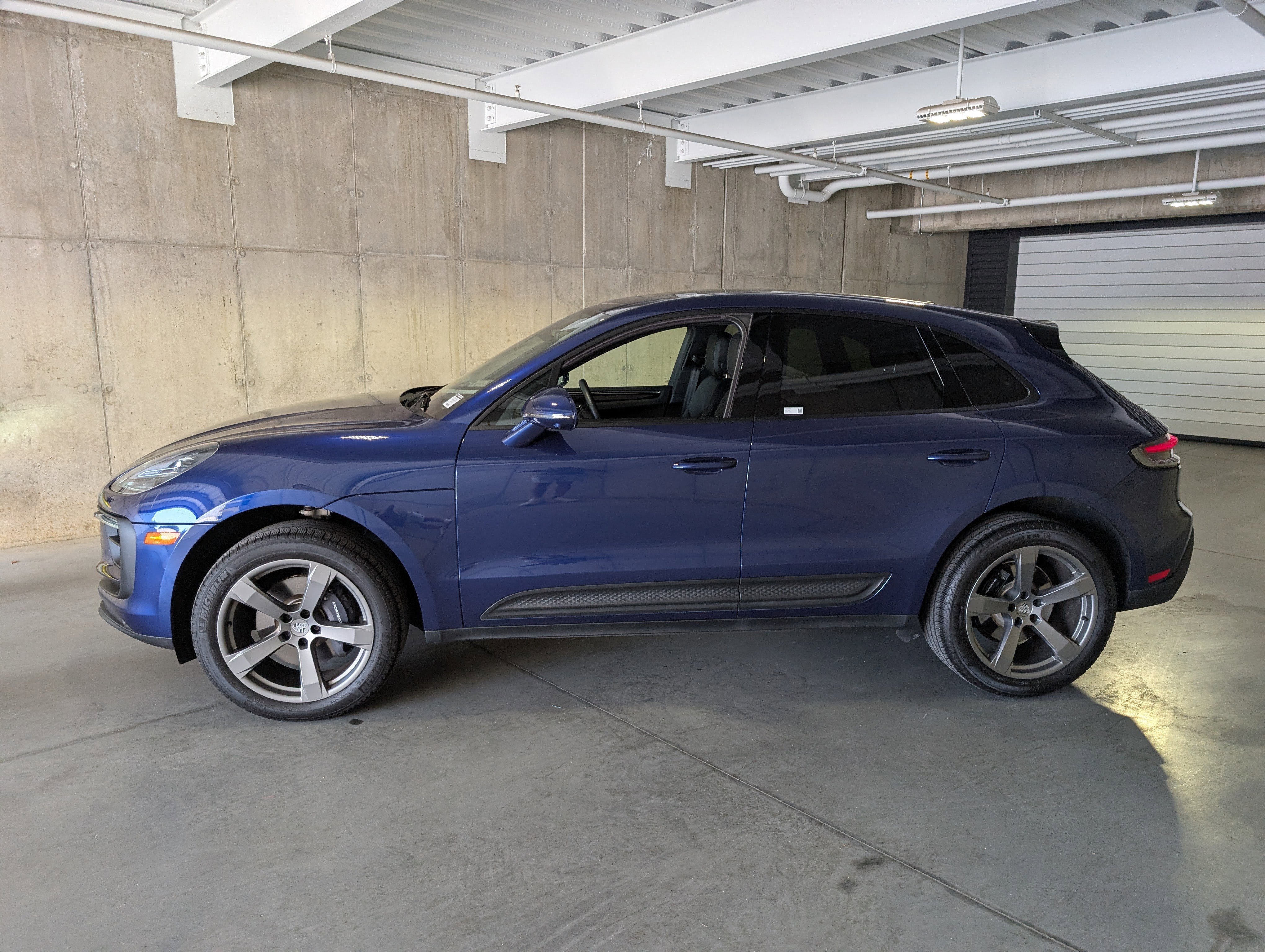 Certified 2024 Porsche Macan image 2