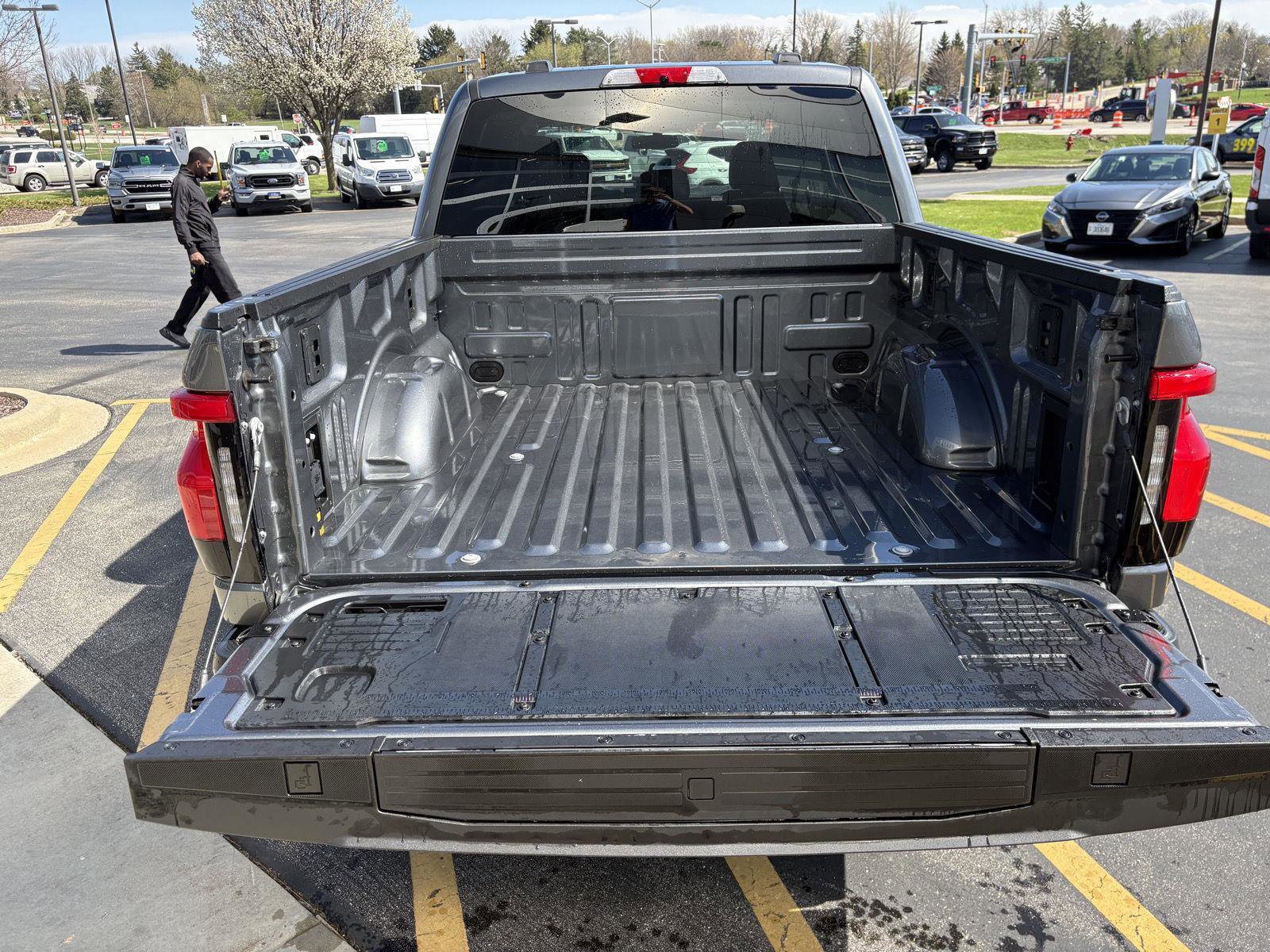 New 2025 Ford F150 Lightning Flash AWD/4WD image 9