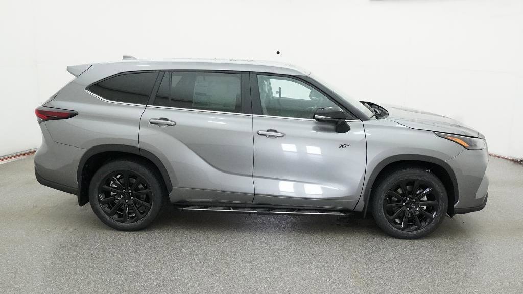 New 2025 Toyota Highlander XLE image 14