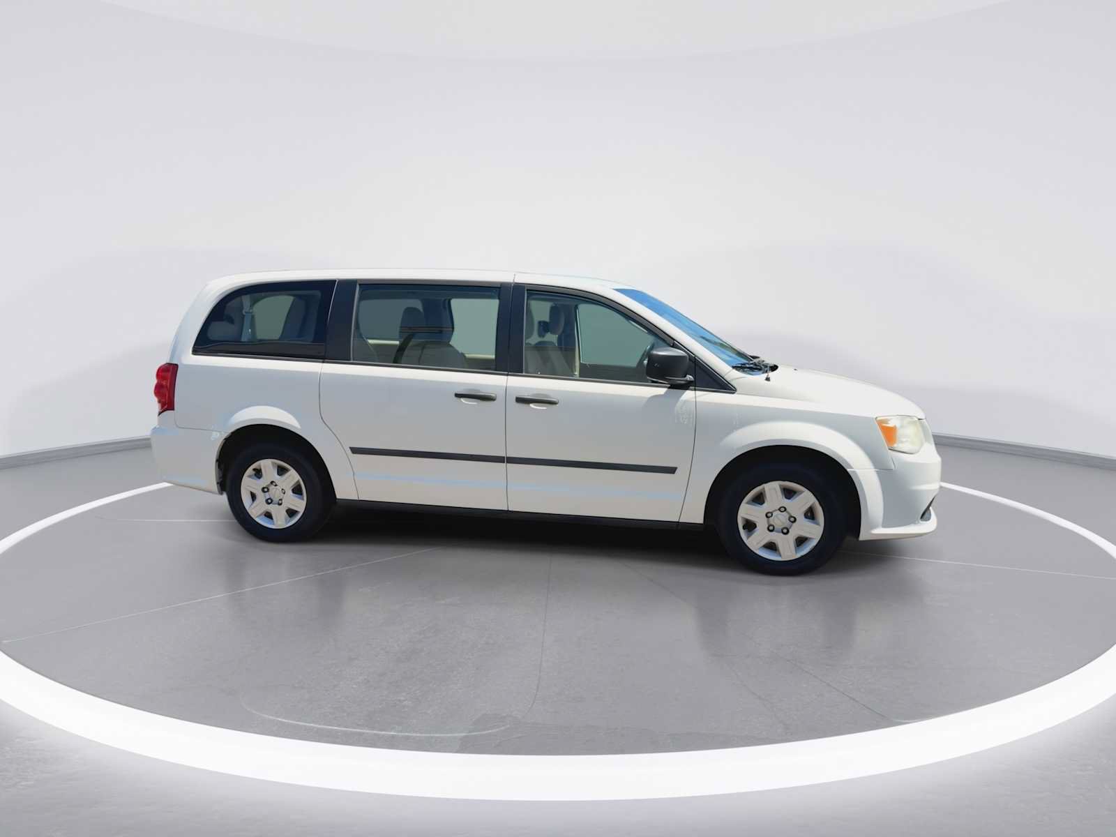 Used 2013 Dodge Grand Caravan American Value Package w/ UConnect Hands-Free Group FWD image 9