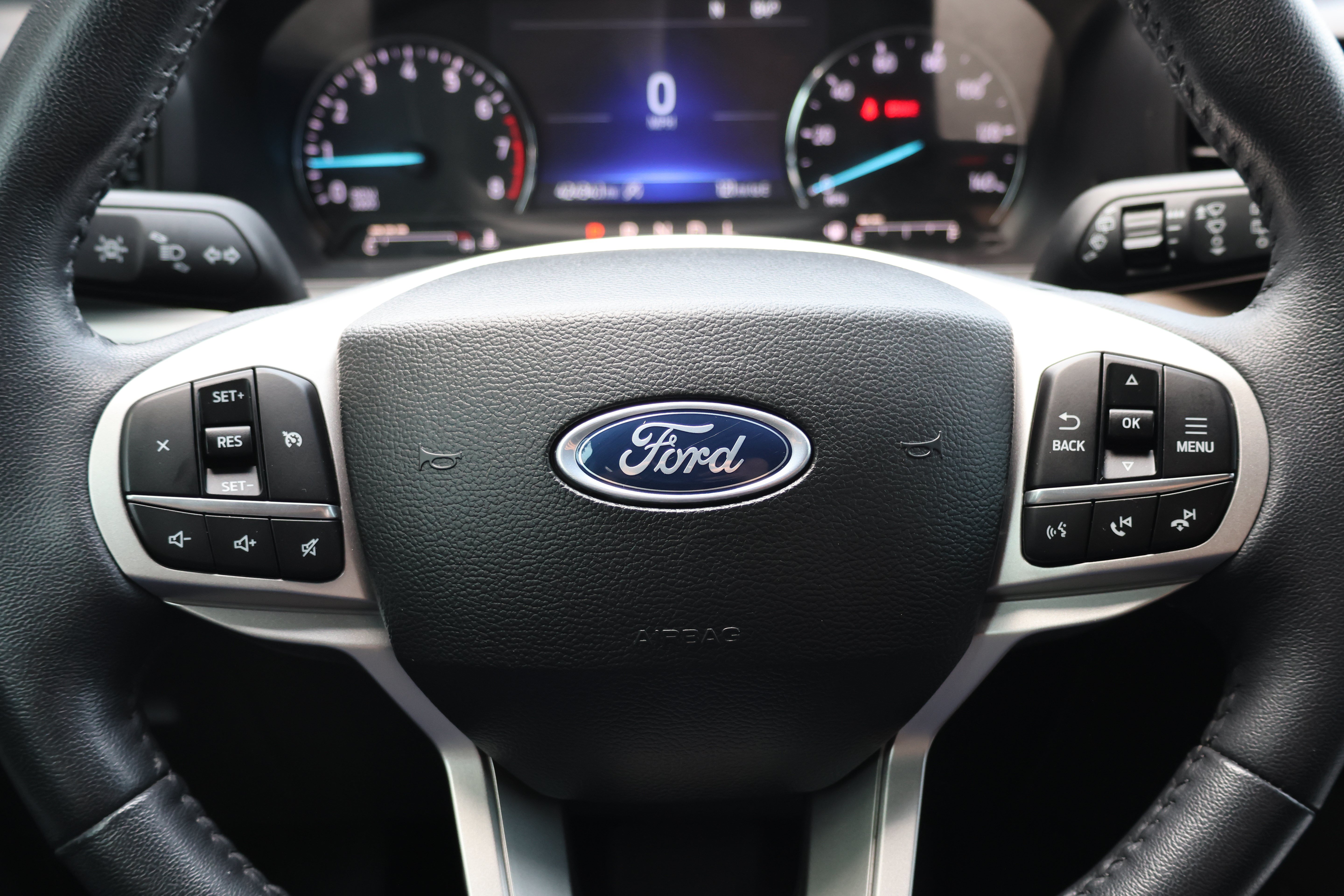 Used 2023 Ford Explorer XLT AWD/4WD image 30