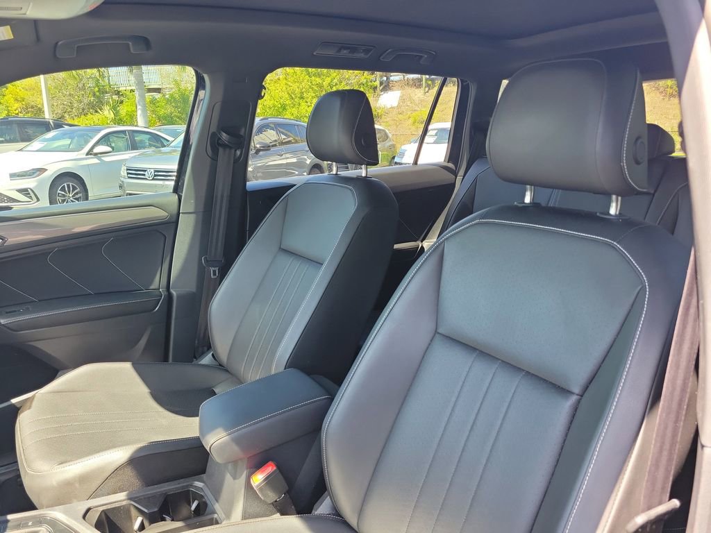 Used 2022 Volkswagen Tiguan SE R-Line FWD image 21