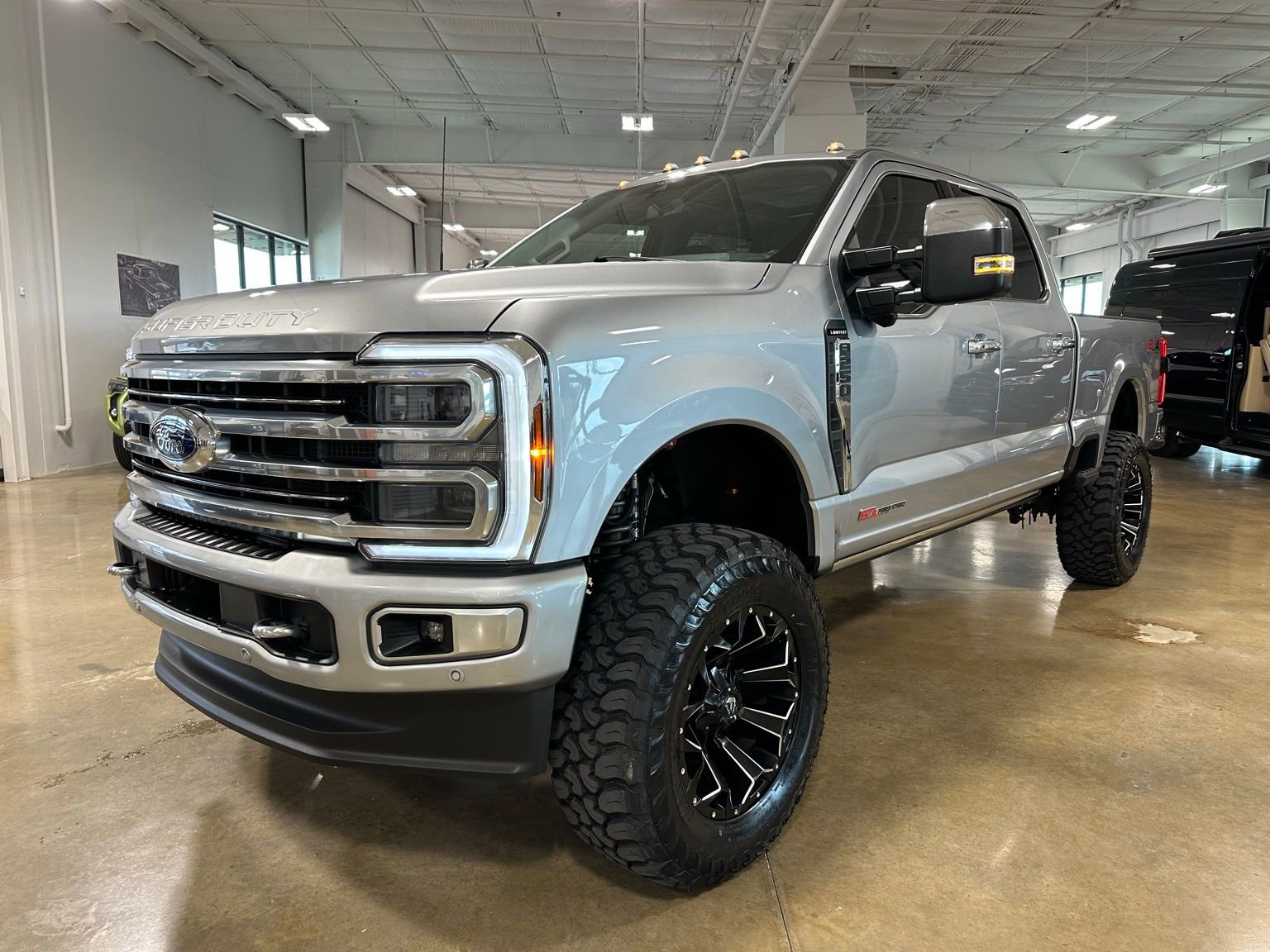 Used 2024 Ford F250 Limited w/ FX4 Off-Road Package image 3