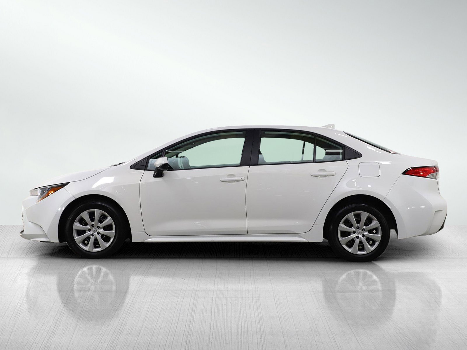 Used 2025 Toyota Corolla LE FWD image 2