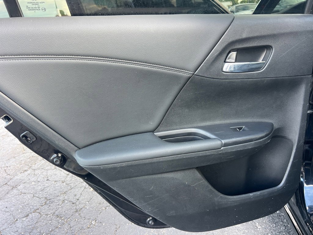Used 2017 Honda Accord EX image 12