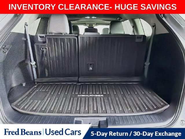 Used 2022 Toyota Highlander XLE AWD/4WD image 33