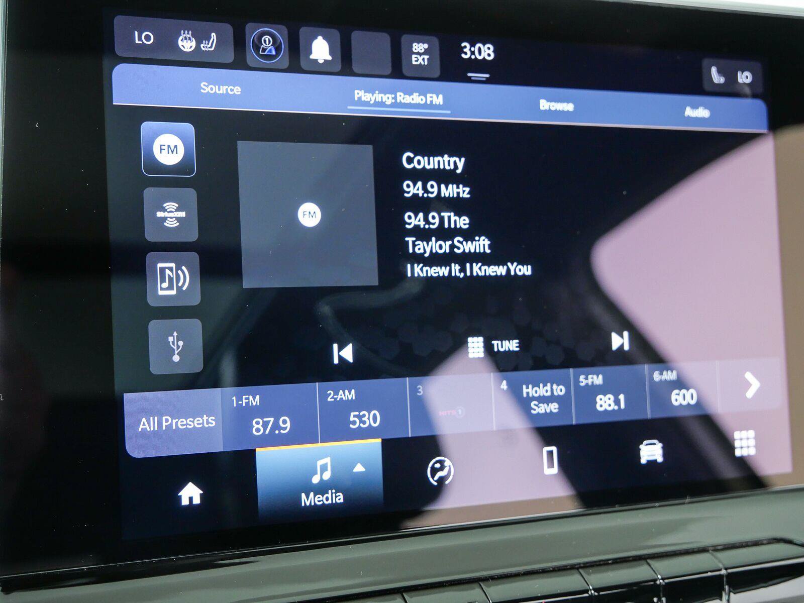 Used 2023 Jeep Compass Latitude w/ Sun and Sound Group AWD/4WD image 14