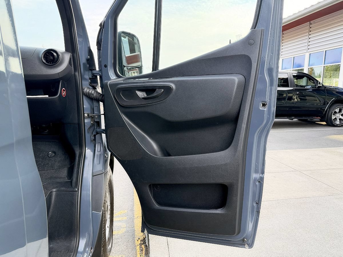 Used 2019 Mercedes-Benz Sprinter 144 image 42