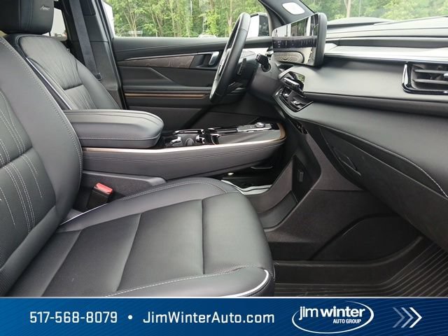Certified 2025 Buick Enclave Avenir w/ LPO, Floor Liner Package AWD/4WD image 13