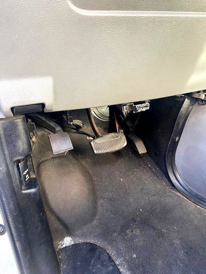 Used 2010 Ford E-350 and Econoline 350 Super Duty image 14