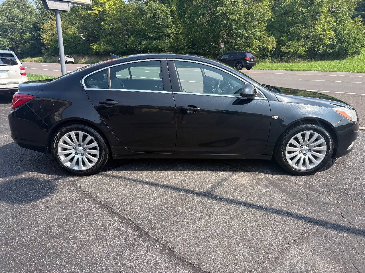 Used 2011 Buick Regal CXL w/ RL2 Preferred Equipment Group FWD image 3