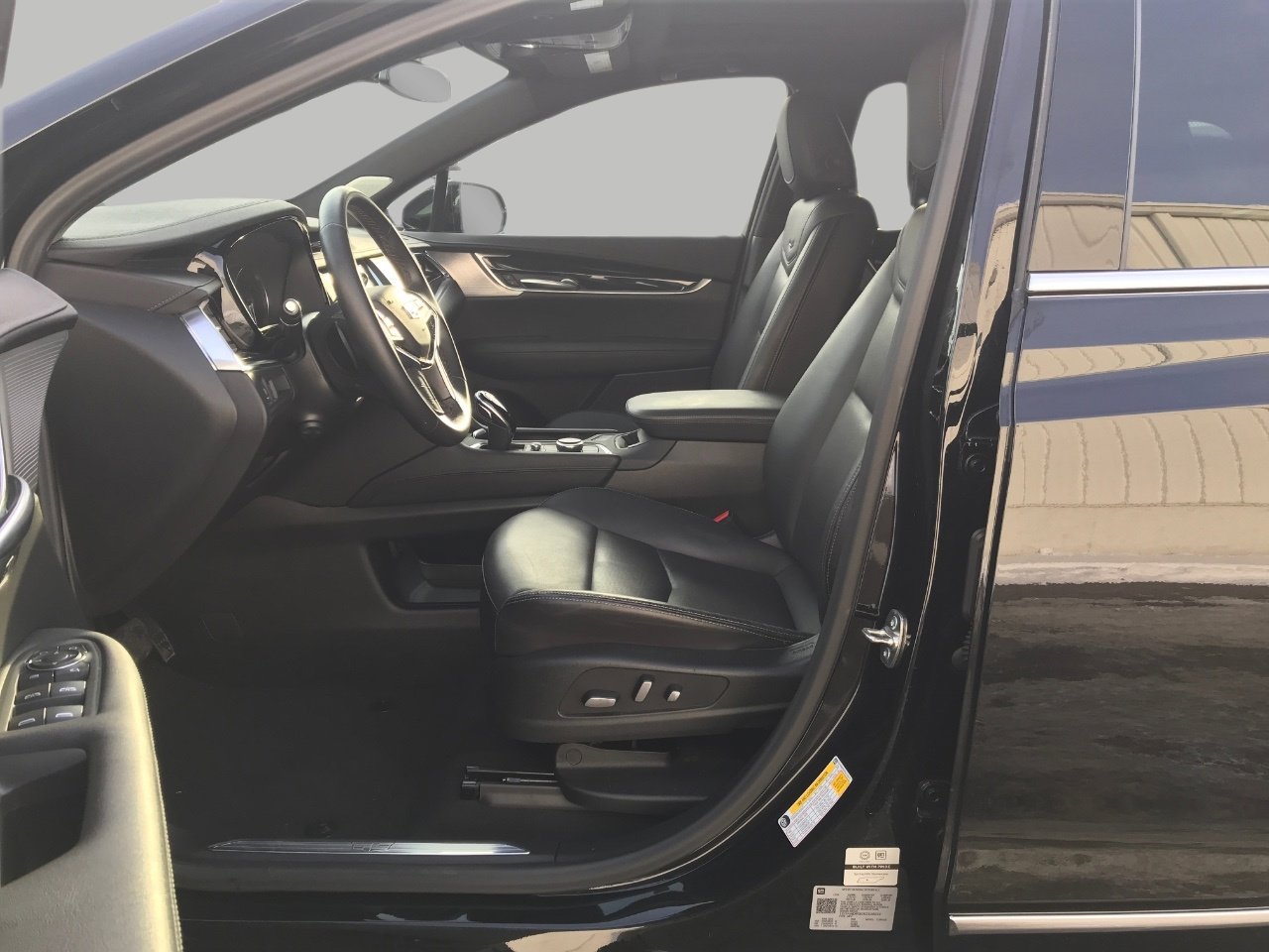 Certified 2025 Cadillac XT5 Premium Luxury image 9