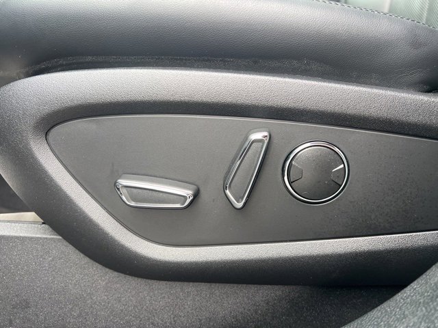 Used 2023 Lincoln Nautilus Reserve image 16