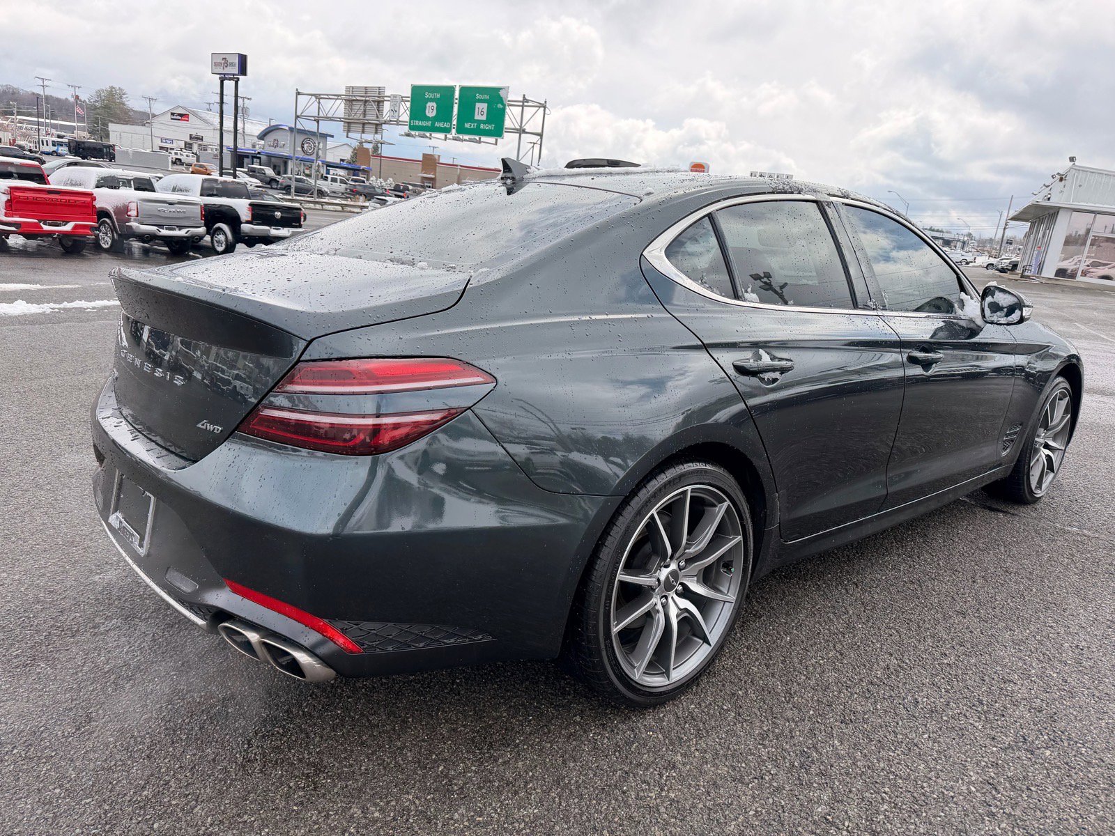 Used 2023 Genesis G70 2.0T AWD/4WD image 6
