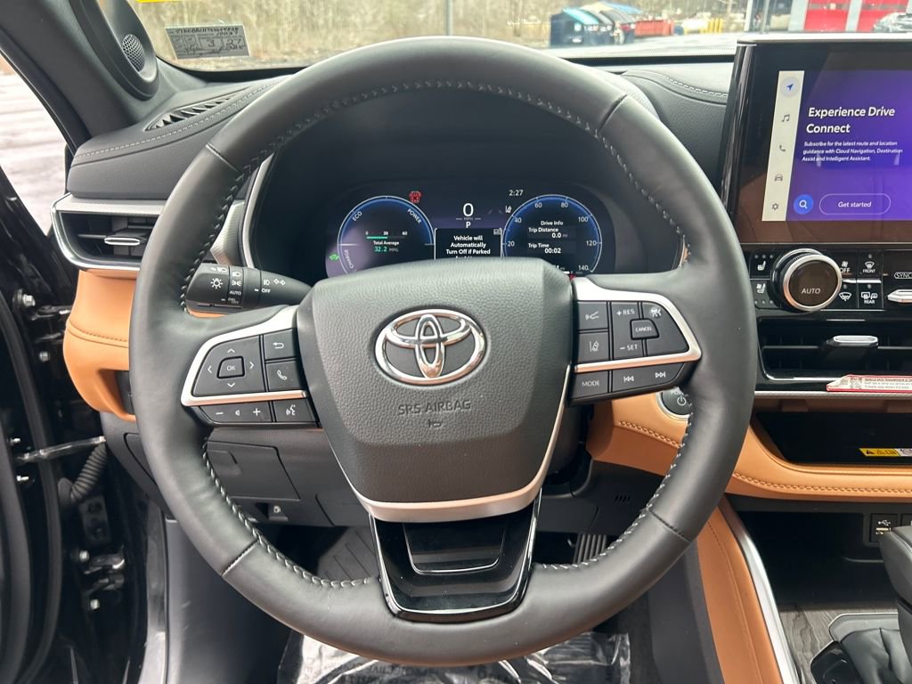 Certified 2025 Toyota Highlander Platinum image 22