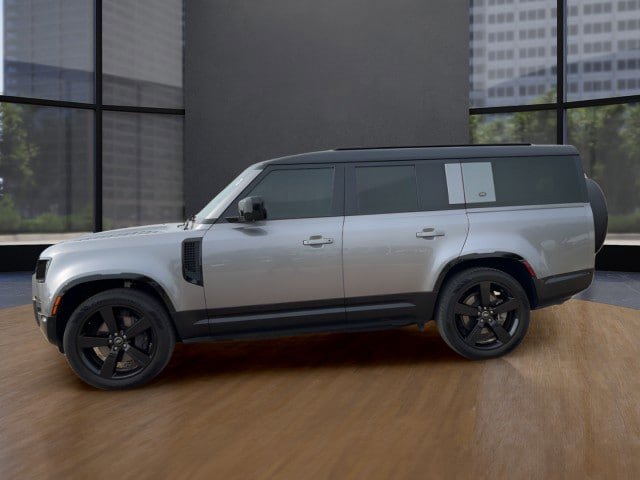 Used 2023 Land Rover Defender 130 X-Dynamic SE image 2