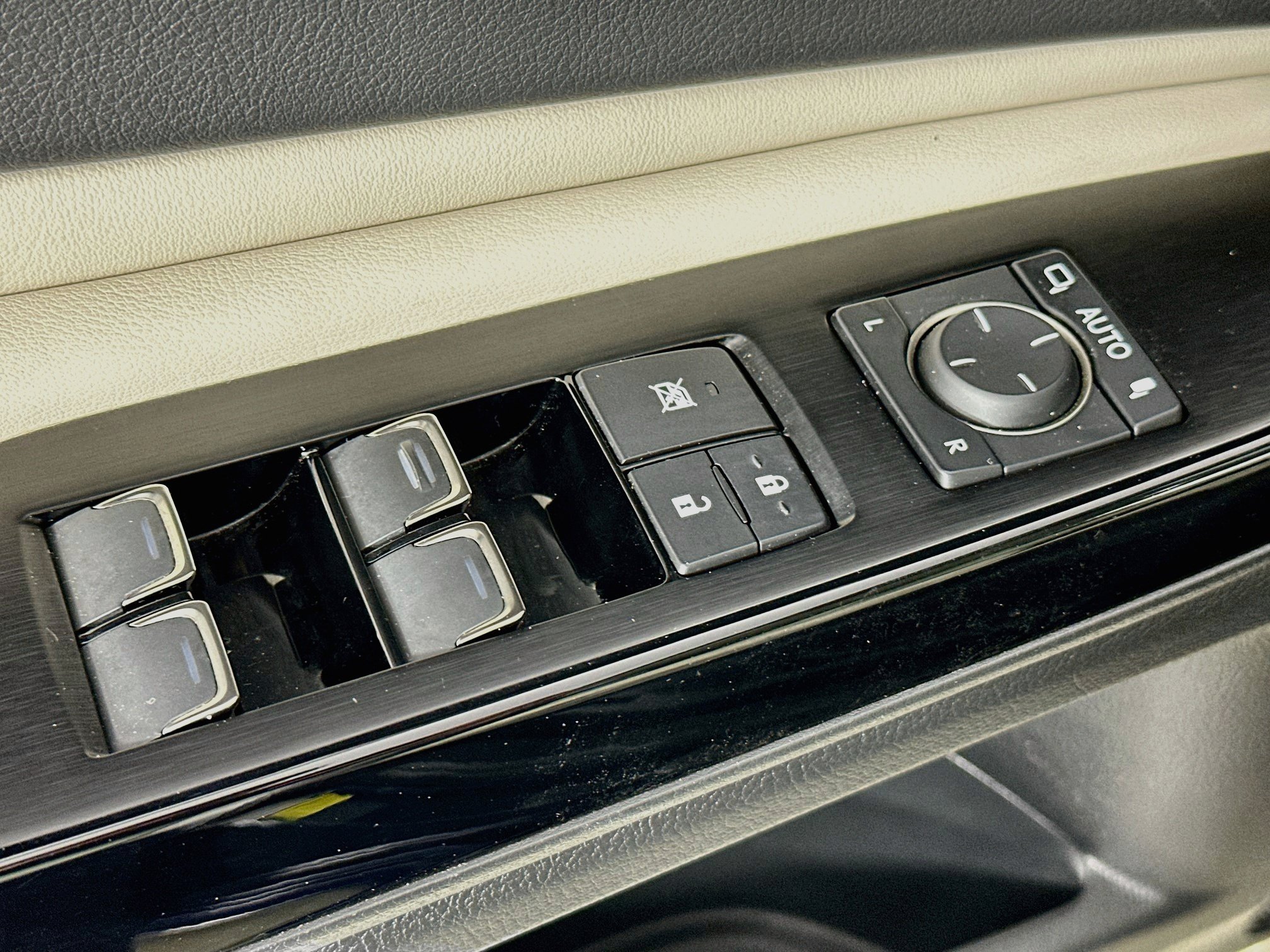Used 2023 Lexus ES 350 Ultra Luxury w/ Accessory Package (Z1) FWD image 17