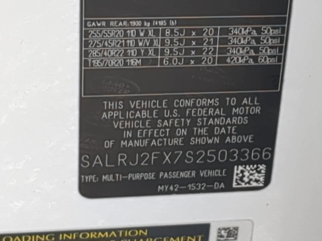Used 2025 Land Rover Discovery S AWD/4WD image 39