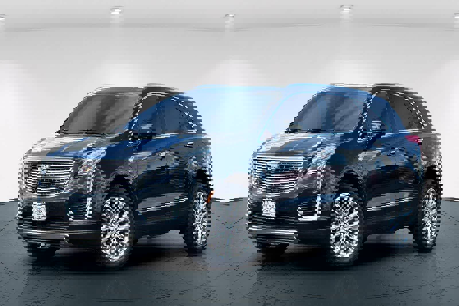 Used 2017 Cadillac XT5 Platinum AWD/4WD image 1