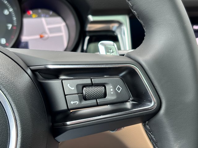 Certified 2026 Porsche Macan AWD/4WD image 16