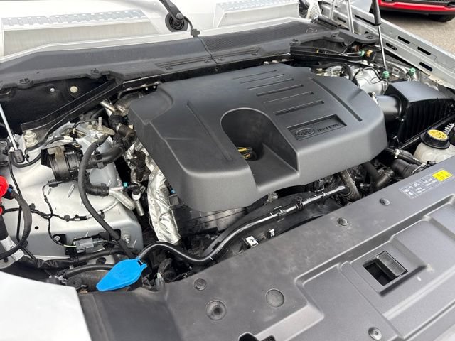 Used 2023 Land Rover Defender 130 SE AWD/4WD image 33