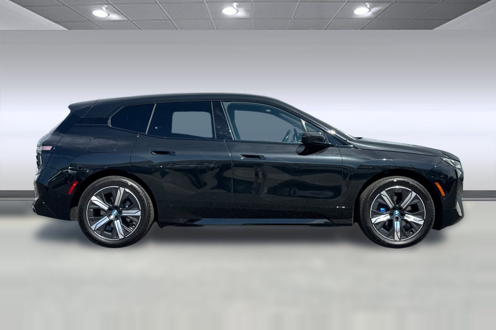 Used 2025 BMW iX xDrive50 AWD/4WD image 8