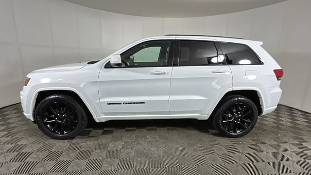 Used 2020 Jeep Grand Cherokee Altitude AWD/4WD image 5