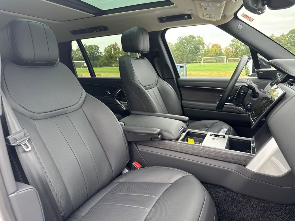 New 2025 Land Rover Range Rover Long Wheelbase SE image 23