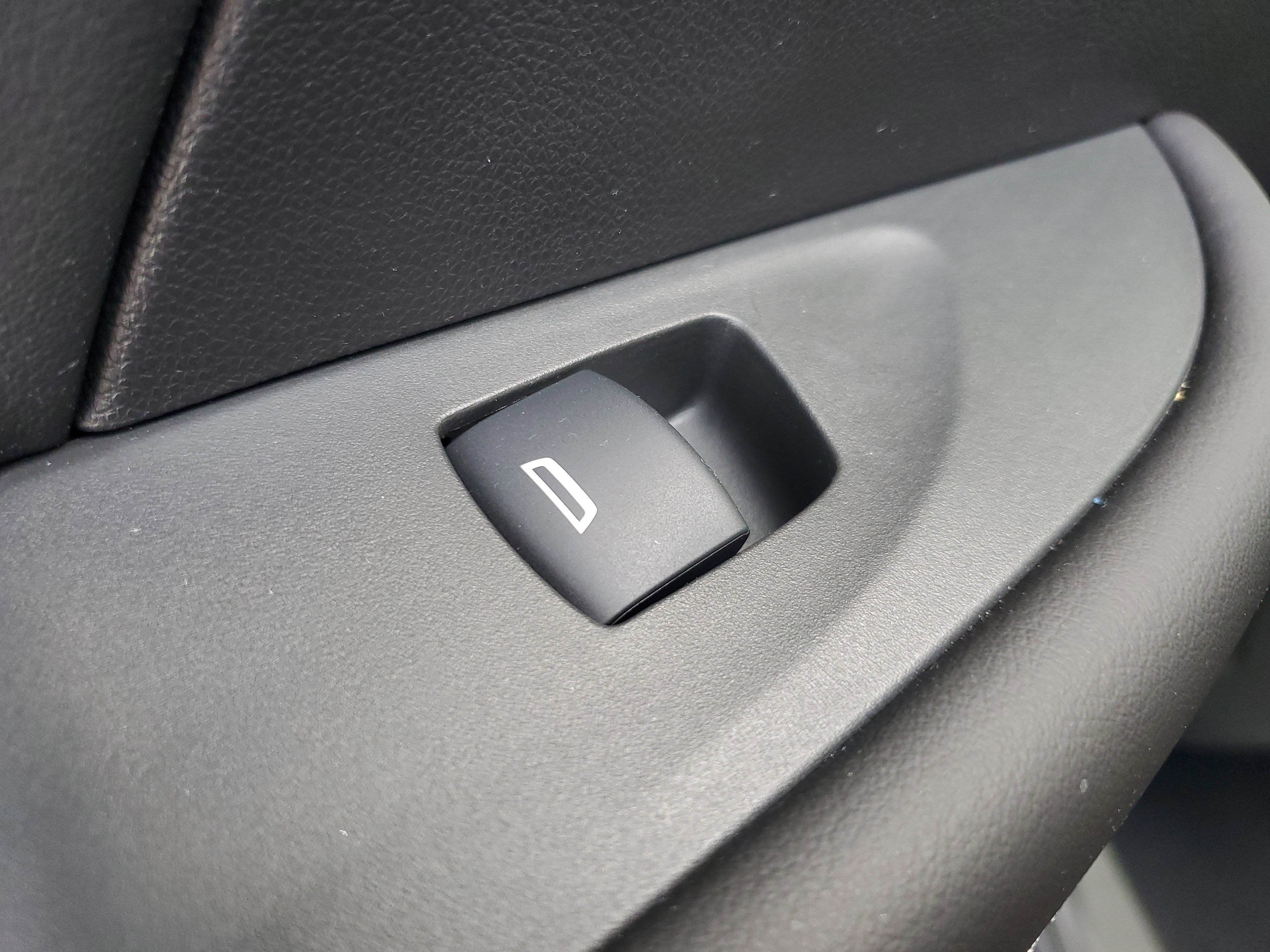 Used 2023 Buick Envision Essence w/ Technology Package I image 11