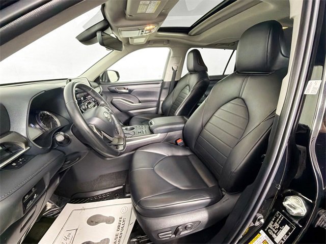 Used 2023 Toyota Highlander L image 18
