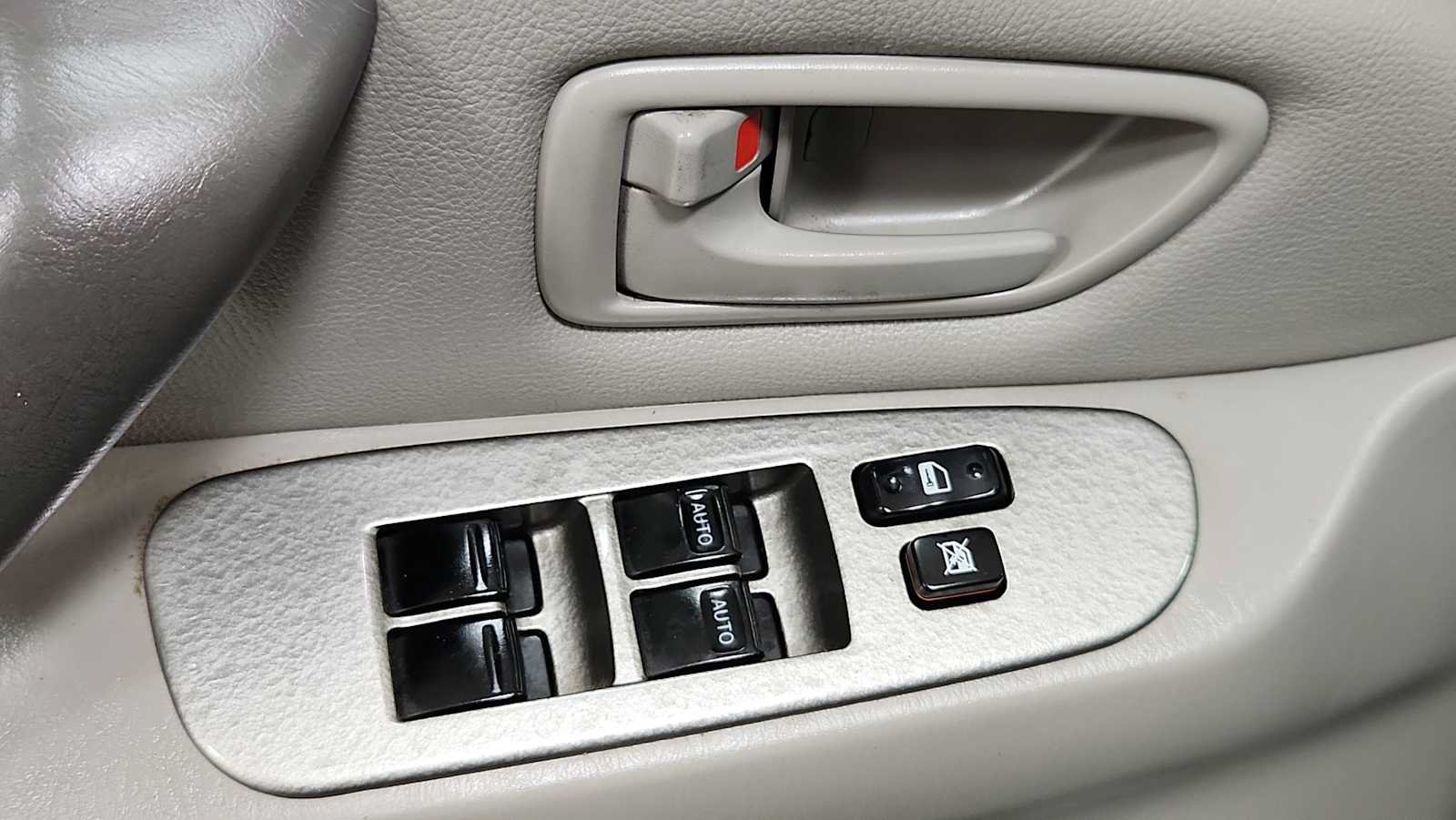 Used 2002 Toyota Sequoia Limited AWD/4WD image 15