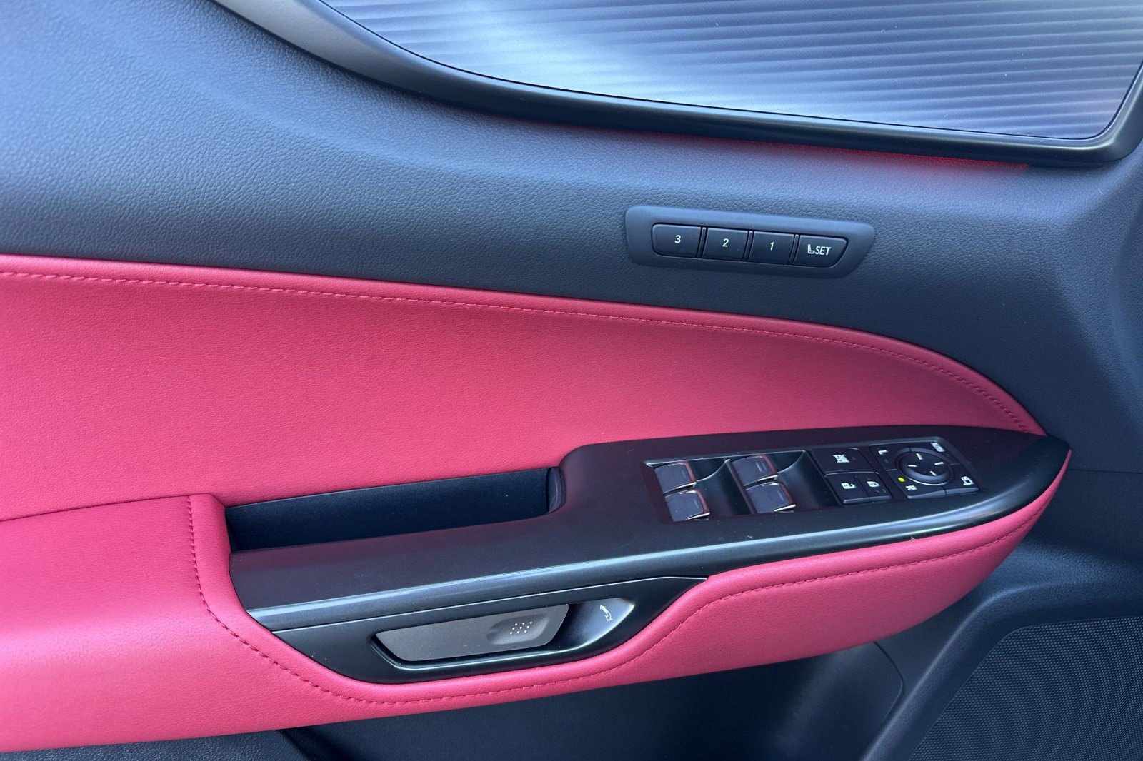 Used 2025 Lexus NX 450h+ F Sport image 12