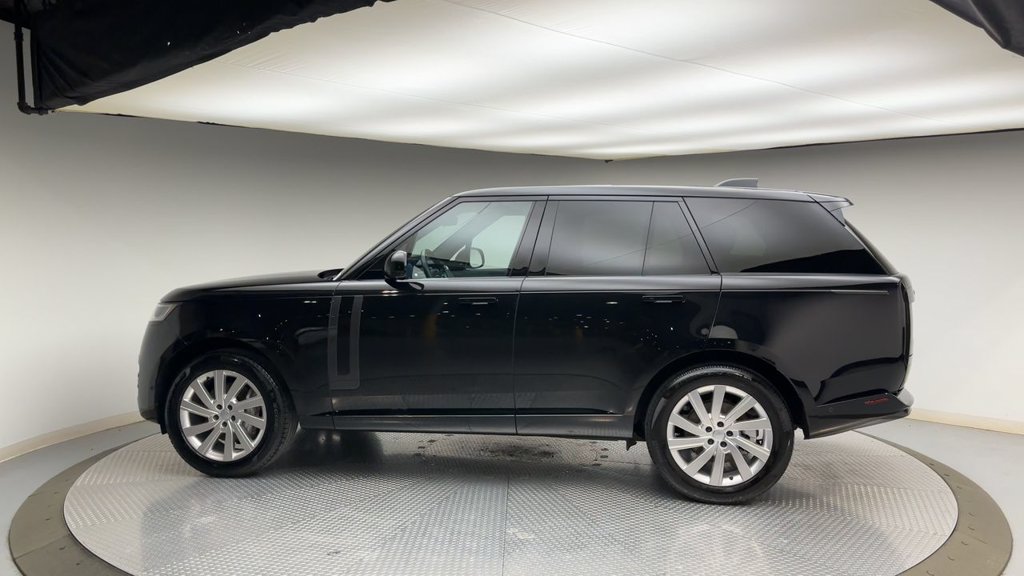 Certified 2025 Land Rover Range Rover SE AWD/4WD image 5