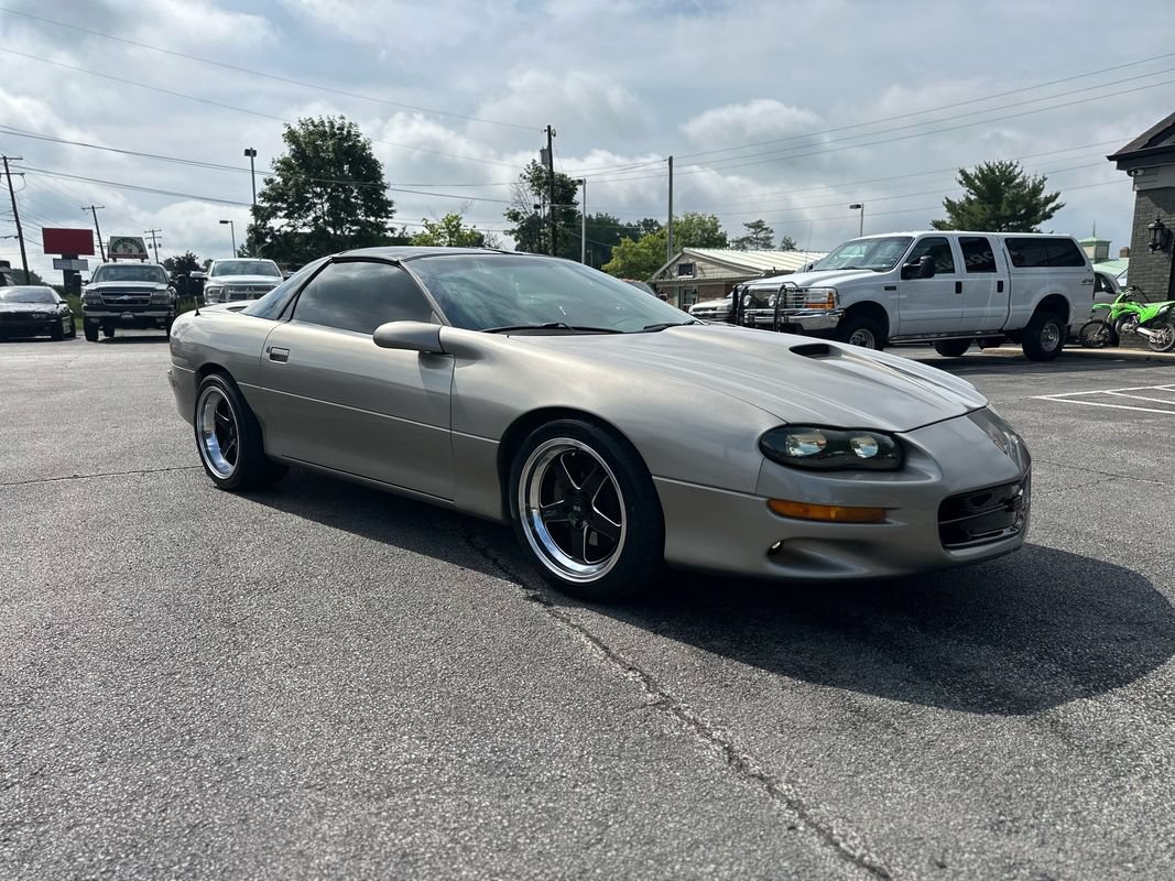 Used 2001 Chevrolet Camaro Z28 w/ SS Performance/Appearance Pkg RWD image 6