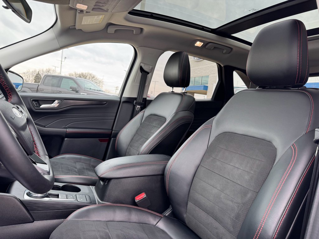 Certified 2022 Ford Escape SEL w/ SEL Stealth AWD Package image 27