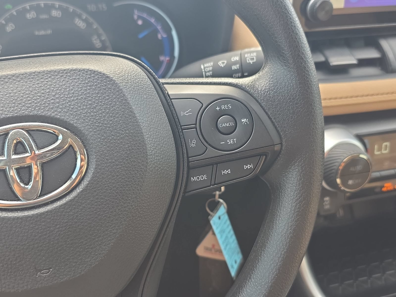 Used 2025 Toyota RAV4 LE AWD/4WD image 15
