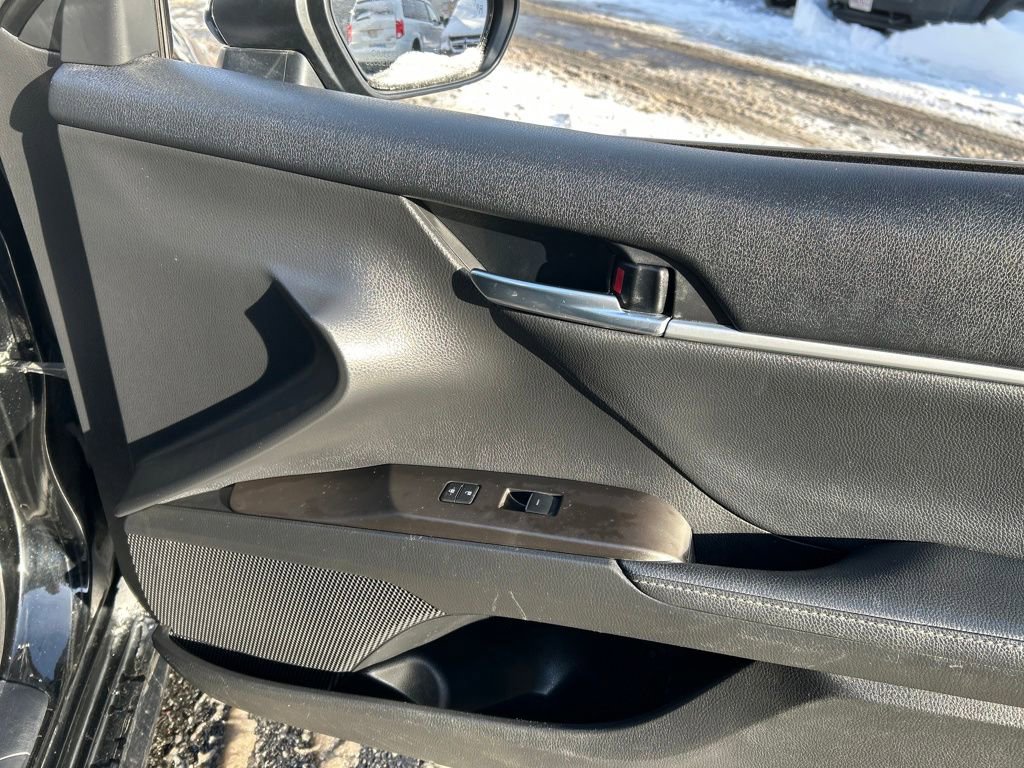 Used 2022 Toyota Camry XLE image 28