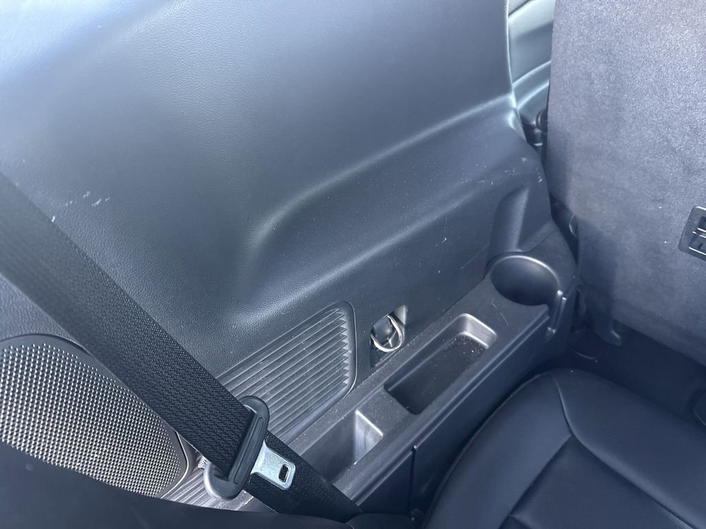 Used 2022 Ford Explorer Limited w/ Equipment Group 301A RWD image 32