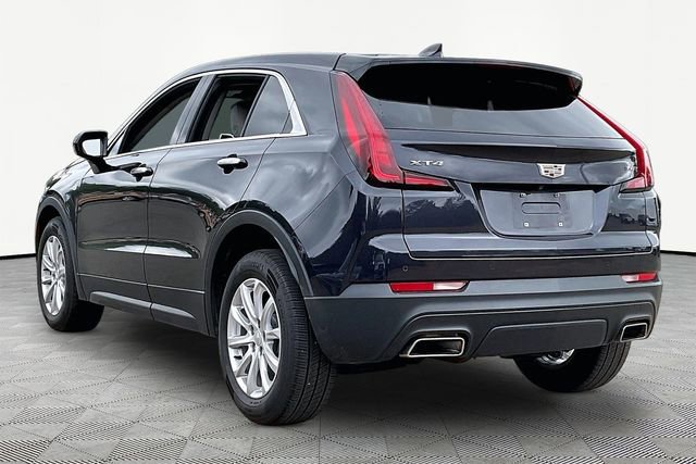 Used 2022 Cadillac XT4 Luxury w/ Cold Weather Package FWD image 4