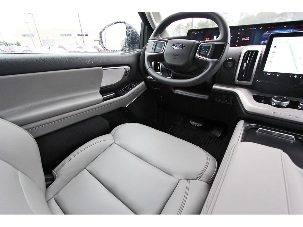 Used 2025 Ford Expedition Active RWD image 11