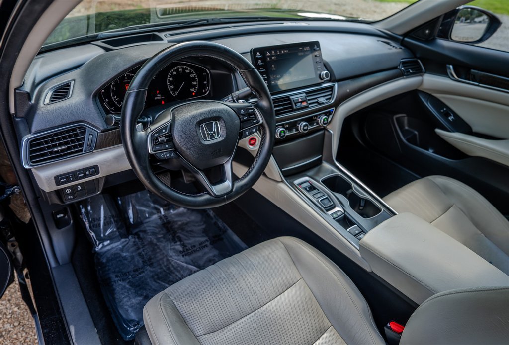 Used 2018 Honda Accord Touring image 14